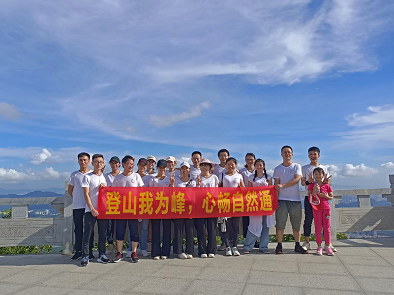 山顶合照.jpg